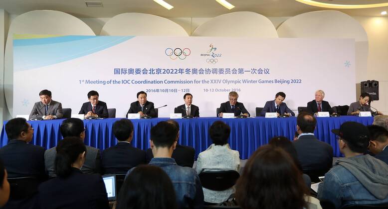 (161012) -- BEIJING, Oct. 12. 2016 -- Participants from IOC Coordination Commission and the Beijing Organizing Committee for the 2022 Olympic and Paralympic Winter games Winterspiele Spiele Summer games attend the press conference PK Pressekonferenz for the 1st Meeting of the IOC Coordination Commission for the XXIV Olympic Winter Games Beijing 2022 in Beijing, capital of China, Oct. 12, 2016. ) (SP)CHINA-BEIJING-2022 OLYMPIC WINTER GAMES-IOC COORDINATION COMMISSION-PRESS CONFERENCE (CN) WangxLili