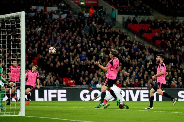 Daniel Sturridge of England heads the opening goal past Craig Gordon of Scotland during the FIFA World Cup WM Weltmeisterschaft Fussball Qualifying Group F match at Wembley Stadium, London. Picture date: November 11th, 2016. Pic David Klein Sportimage EDITORIAL USE ONLY. No use with unauthorised audio, video, data, fixture lists, club league logos or live services. Online in-match use limited to 120 images, no video emulation. No use in betting, games or single club league player publications.