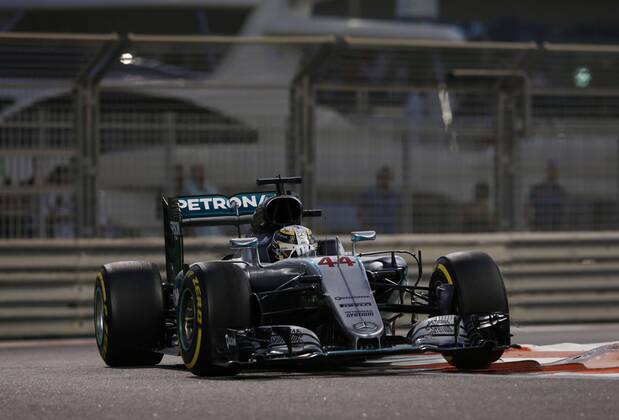 Motorsports: FIA Formula One World Championship WM Weltmeisterschaft 2016, Grand Prix of Abu Dhabi, 44 Lewis Hamilton (GBR, Mercedes AMG Petronas Formula One Team), xHOCHxZWEIx