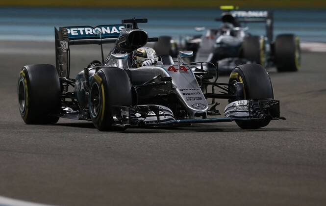 Motorsports: FIA Formula One World Championship WM Weltmeisterschaft 2016, Grand Prix of Abu Dhabi, 44 Lewis Hamilton (GBR, Mercedes AMG Petronas Formula One Team), 6 Nico Rosberg (GER, Mercedes AMG Petronas Formula One Team), xHOCHxZWEIx