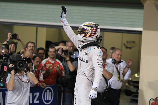 27.11.2016. Abu Dhabi, UAE. Formula 1 Grand Prix Abu Dhabi, race day. Mercedes AMG Petronas W07 Hybrid & x2013; Lewis Hamilton wins the Abu Dhabi GP xLeannexBoonx  ActionPlus11814929