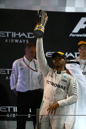 Abu Dhabi Grand Prix, UAE 24 - 27 November 2016 27.11.2016 - Race, Lewis Hamilton (GBR) Mercedes AMG F1 W07 Hybrid race winner 
