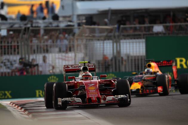 Abu Dhabi Grand Prix, UAE 24 - 27 November 2016 27.11.2016 - Race,Kimi Raikkonen (FIN) Scuderia Ferrari SF16-H leads Daniel Ricciardo (AUS) Red Bull Racing RB12 