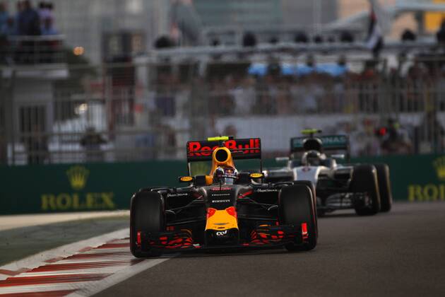Abu Dhabi Grand Prix, UAE 24 - 27 November 2016 27.11.2016 - Race, Max Verstappen (NED) Red Bull Racing RB12 leads Nico Rosberg (GER) Mercedes AMG F1 W07 Hybrid 