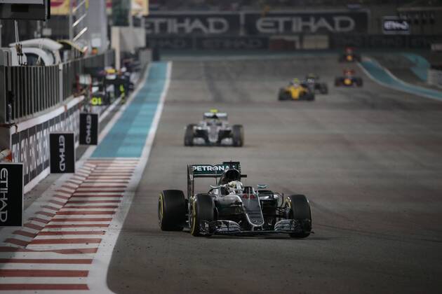 Abu Dhabi Grand Prix, UAE 24 - 27 November 2016 27.11.2016 - Race, Lewis Hamilton (GBR) Mercedes AMG F1 W07 Hybrid 