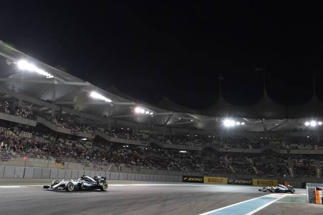 Motorsports: FIA Formula One World Championship WM Weltmeisterschaft 2016, Grand Prix of Abu Dhabi, 44 Lewis Hamilton (GBR, Mercedes AMG Petronas Formula One Team), 6 Nico Rosberg (GER, Mercedes AMG Petronas Formula One Team), xHOCHxZWEIx