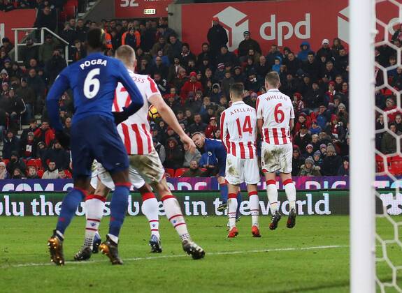 Manchester United ManU s Wayne Rooney scoring his sides opening goal during the Premier League match at Bet365 Stadium, Stoke. Picture date January 21st, 2017 Pic David Klein Sportimage EDITORIAL USE ONLY. No use with unauthorised audio, video, data, fixture lists, club league logos or live services. Online in-match use limited to 120 images, no video emulation. No use in betting, games or single club league player publications.