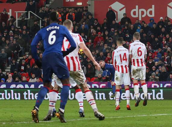 Manchester United ManU s Wayne Rooney scoring his sides opening goal during the Premier League match at Bet365 Stadium, Stoke. Picture date January 21st, 2017 Pic David Klein Sportimage EDITORIAL USE ONLY. No use with unauthorised audio, video, data, fixture lists, club league logos or live services. Online in-match use limited to 120 images, no video emulation. No use in betting, games or single club league player publications.