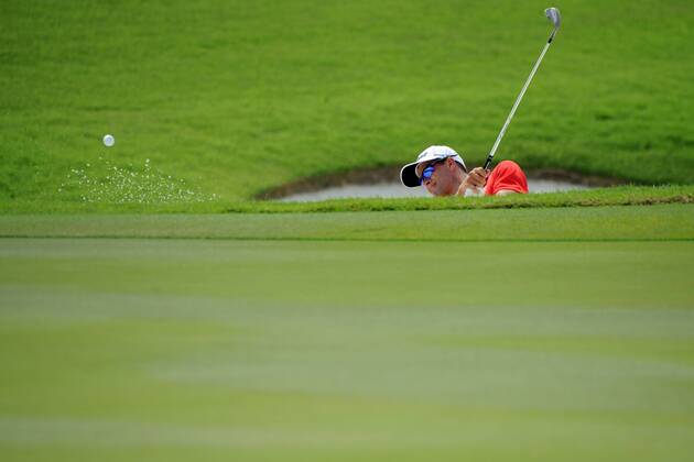 (170122) -- SINGAPORE, Jan. 22, 2017 -- Adam Scott of Australia tees off during the SMBC Singapore Open held at Singapore s Sentosa Golf Club, Jan. 22, 2017. ) (SP)SINGAPORE-GOLF-SMBC SINGAPORE OPEN ThenxChihxWey 