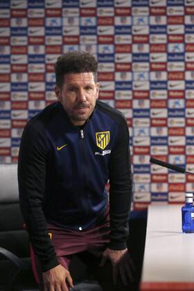 Atletico Madrid s Argentinian head coach Diego Simeone during the press conference PK Pressekonferenz after the training of the team held at Cerro del Espino Sports Complex in Madrid, Spain on 24 January 2017. Atletico Madrid will face UD Eibar in their King s Cup quarter finals second leg match upcoming 25. ATLETICO MADRID S PRESS CONFERENCE !ACHTUNG: NUR REDAKTIONELLE NUTZUNG!  20170124-636208797723315183