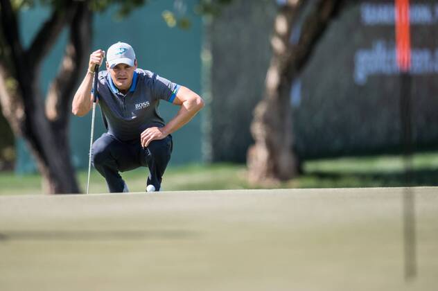 Martin Kaymer of Germany lines up a putt during the PGA Golf Herren European Tour Dubai Desert Classic Tournament Day 3 at the Emirates Golf Club, Dubai, UAE on 4 February 2017. Copyright: xGrantxWinterx 14030080