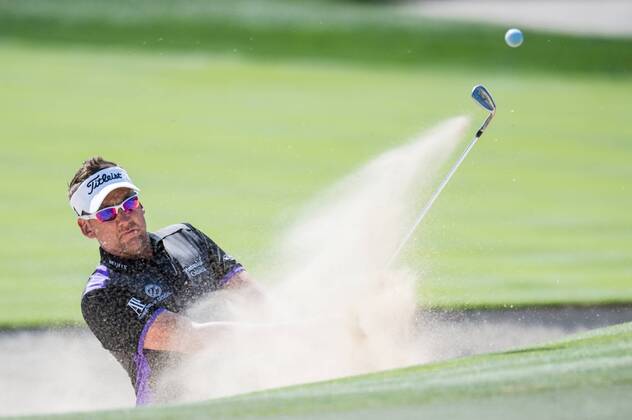 Ian Poulter of England plays from the bunker during the PGA Golf Herren European Tour Dubai Desert Classic Tournament Day 3 at the Emirates Golf Club, Dubai, UAE on 4 February 2017. Copyright: xGrantxWinterx 14030088