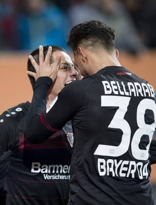 Javier HERNANDEZ, CHICCHARITO, Lev 7 Torjubel, Jubel nach dem Tor zum 1-3 Jubel, Freude, Emotionen, Feiern, Lachen, jubelt, freuen, reisst die Arme hoch, ballt die Faust mit Karim BELLARABI, Lev 38 FC AUGSBURG - BAYER 04 LEVERKUSEN 1-3 Fussball 1. Bundesliga , Augsburg, am 17.02.2017, 21.Spieltag, Saison 2016 2017, 1.Liga, 1.Bundesliga,FCA