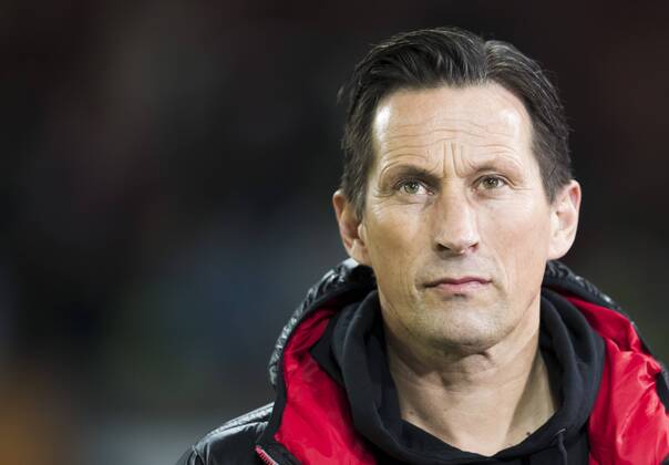 Roger SCHMIDT, Trainer Leverkusen Halbfigur , Aktion, Einzelbild, Portrait, Portraet, Einzelaktion FC AUGSBURG - BAYER 04 LEVERKUSEN 1-3 Fussball 1. Bundesliga , Augsburg, am 17.02.2017, 21.Spieltag, Saison 2016 2017, 1.Liga, 1.Bundesliga,FCA