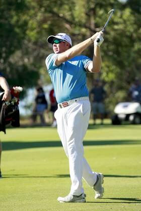 February 18th 2017, Lake Karrinyup Country Club, Perth, Western Australia, Australia; ISPS Handa World Super 6 Perth Golf Tournament Day 3 Steven Jeffress (AUS) plays an approach shot on the 18th fairway during his round of 70 on day 3 xDavidxWoodleyx  ActionPlus11847435