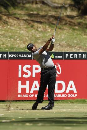 February 18th 2017, Lake Karrinyup Country Club, Perth, Western Australia, Australia; ISPS Handa World Super 6 Perth Golf Tournament Day 3 Chiragh Kumar drives off on the 5th tee during his round on day 3 xDavidxWoodleyx  ActionPlus11847436