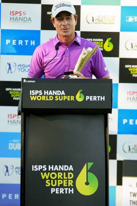 February 19th 2017, Lake Karrinyup Country Club, Perth, Western Australia, Australia; ISPS Handa World Super 6 Perth Golf Tournament Day 4; Brett Rumford (AUS) makes a speech after receiving his winners trophy xDavidxWoodleyx  ActionPlus11848419