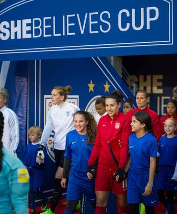 Fußball, SheBelieves Cup, USA - England March 4, 2017 - Harrison, New Jersey, U.S - USA midfielder CARLI LLOYD 10 entering the field during the SheBelieves Cup match at Red Bull Arena in Harrison, NJ. Soccer 2017 - England defeats USWNT 1-0 - ZUMAs192 20170304_zap_s192_021 Copyright: xMarkxSmithx