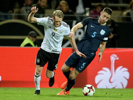 22.03.2017, xfux, Fussball Freundschaftsspiel, Deutschland - England, emspor, v.l. Andre Schuerrle (Deutsche Fussball Nationalmannschaft DFB), Gary Cahill (England) Dortmund