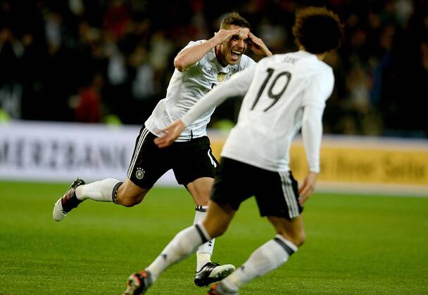 22.03.2017, xfux, Fussball Freundschaftsspiel, Deutschland - England, emspor, v.l. Lukas Podolski (Deutsche Fussball Nationalmannschaft DFB) Torjubel, Goal celebration, celebrate the goal zum 1:0 Dortmund