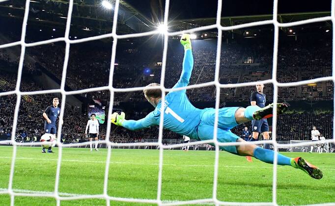 22.03.2017, xfux, Fussball Freundschaftsspiel, Deutschland - England, emspor, v.l. Joe Hart (England) Dortmund