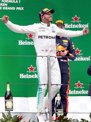 (170409) -- SHANGHAI, April 9, 2017 -- Mercedes driver Lewis Hamilton of Britain celebrates on the podium after winning the Formula One Chinese Grand Prix at the Shanghai International Circuit in Shanghai, east China, April 9, 2017. ) (SP)CHINA-SHANGHAI-F1-2017 CHINESE GRAND PRIX(CN) fanxjun 