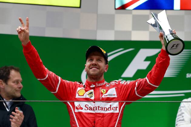 Sebastian Vettel (Scuderia Ferrari) mit Pokal, Grosser Preis von China 2017, Rennen, Motorsport, Formel 1, 09.04.2017, Shanghai Copyright: xAndre Eibner-Pressefotox EP_JAE