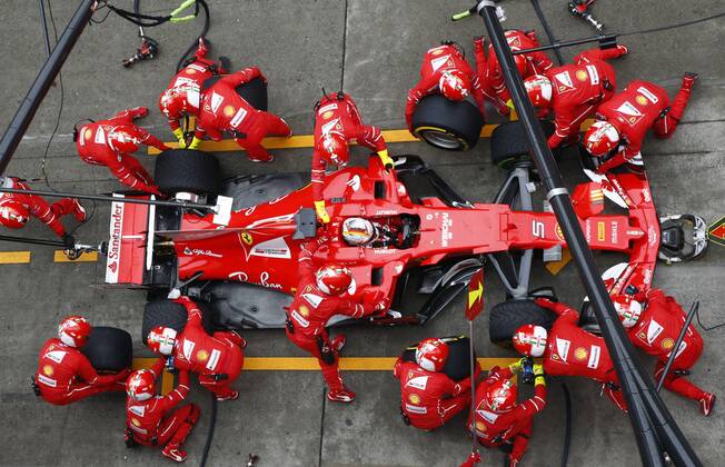 Bilder des Tages - SPORT Shanghai: Motorsports: FIA Formula One World Championship WM Weltmeisterschaft 2017 5 Sebastian Vettel (GER, Scuderia Ferrari) Chinese Formula One Grand Prix Shanghai Circuit on April 08, 2017 in Shanghai, China. (Photo by Hoch Zwei) Shanghai China xHZx