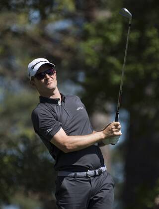 Justin Rose hits off the fourth tee box during the fourth round of the 2017 Masters Tournament at Augusta National Golf Club in Augusta, Georgia on April 9, 2017.  AUG20170409313 KEVINxDIETSCH