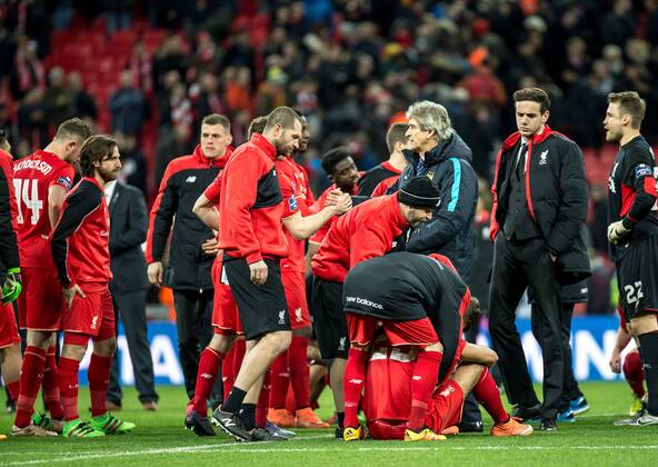 Manuel Pellegrini manager of Manchester City consoles the Liverpool players after the loss during the Capital One Cup Final match between Liverpool and Manchester City at Wembley Stadium, London, on the 28th February 2016. Copyright: xLiamxMcAvoyx 08910158