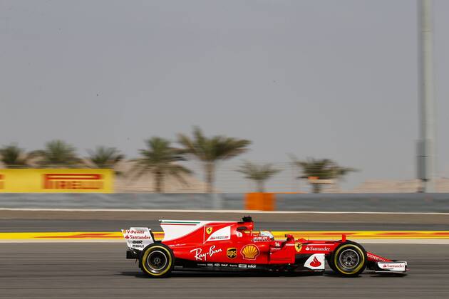 5 Sebastian Vettel (GER, Scuderia Ferrari), Motorsports: FIA Formula One World Championship WM Weltmeisterschaft 2017, Grand Prix of Bahrain, Sakhir Bahrain xHOCHxZWEIx