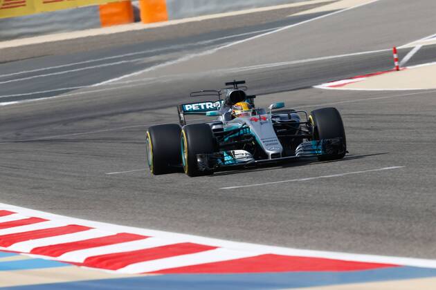 Motorsports: FIA Formula One World Championship WM Weltmeisterschaft 2017, Grand Prix of Bahrain, 44 Lewis Hamilton (GBR, Mercedes AMG Petronas Formula One Team), Sakhir Bahrain xHOCHxZWEIx