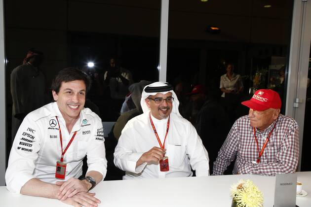 Bilder des Tages - SPORT Motorsports: FIA Formula One World Championship WM Weltmeisterschaft 2017, Grand Prix of Bahrain, Niki Lauda (AUT, Mercedes AMG Petronas Formula One Team),Toto Wolff (AUT, Mercedes AMG Petronas Formula One Team) Sakhir Bahrain xHOCHxZWEIx