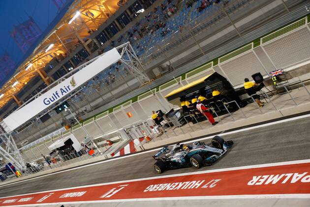 Motorsports: FIA Formula One World Championship WM Weltmeisterschaft 2017, Grand Prix of Bahrain, 44 Lewis Hamilton (GBR, Mercedes AMG Petronas F1 Team), Sakhir Bahrain xHOCHxZWEIx
