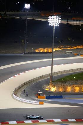 Motorsports: FIA Formula One World Championship WM Weltmeisterschaft 2017, Grand Prix of Bahrain, 44 Lewis Hamilton (GBR, Mercedes AMG Petronas F1 Team), Sakhir Bahrain xHOCHxZWEIx