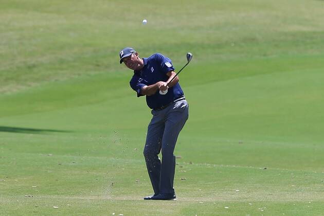 May 12, 2017 - Ponte Vedra Beach, Florida, United States - Matt Kuchar chips on to the 9th green during the second round of The PLAYERS Championship at TPC Sawgrass. Golf 2017: The PLAYERS Championship - Round 2 - ZUMAw109 20170512_zap_w109_002 Copyright: xDebbyxWongx