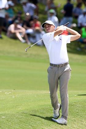 Bilder des Tages - SPORT May 12, 2017 - Ponte Vedra Beach, Florida, United States - Justin Thomas hits out of a bunker on the 9th green during the second round of The PLAYERS Championship at TPC Sawgrass. Golf 2017: The PLAYERS Championship - Round 2 - ZUMAw109 20170512_zap_w109_027 Copyright: xDebbyxWongx