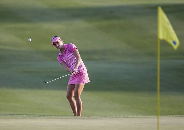 May 20, 2017: Lexi Thompson chips onto the 18th green during the third round of the Kingsmill Championship on the Kingsmill Resort River Course in Williamsburg, Virginia. CSM LPGA Golf Damen 2017: Kingsmill Championship MAY 20 - ZUMAc04_ 20170520_zaf_c04_085 Copyright: xJustinxCooperx