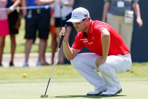 FORT WORTH, TX - MAY 26: Zach Johnson lines up his putt on 9 during the second round of the Dean & Deluca Invitational on May 26, 2017 at Colonial Country Club in Fort Worth, TX (Photo by Andrew Dieb Icon Sportswire) GOLF: MAY 26 PGA Golf Herren - DEAN & DELUCA Invitational - Second Round Icon1705266212 EDITORIAL USE ONLY