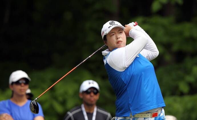 May 28, 2017 - Ann Arbor, Michigan, United States - Shanshan Feng of China tees off on the 8th tee during the final round of the LPGA Golf Damen Volvik Championship at Travis Pointe Country Club, Ann Arbor, MI, USA Sunday, May 28, 2017. LPGA Volvik Championship  - ZUMAn230 20170528_zaa_n230_279 Copyright: xJorgexLemusx
