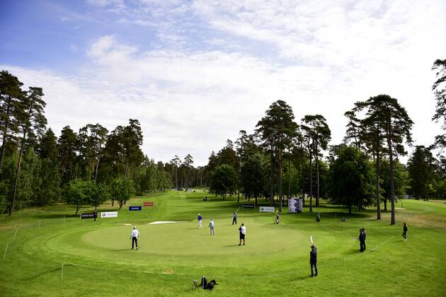 Bilder des Tages - SPORT 170602 Vy över 15e green under dag tva av golftävlingen Nordea Masters den 2 juni 2017 i Barsebäck.  Copyright: PETTERxARVIDSON BB170602PA017