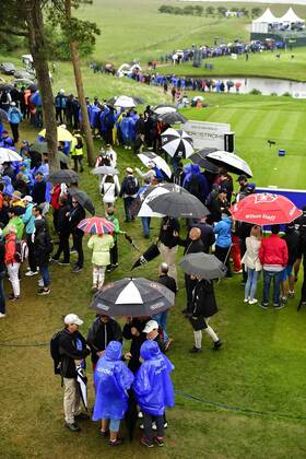 170604 Publik under dag fyra av golftävlingen Nordea Masters den 4 juni 2017 i Barsebäck.  Copyright: PETTERxARVIDSON BB170604PA015