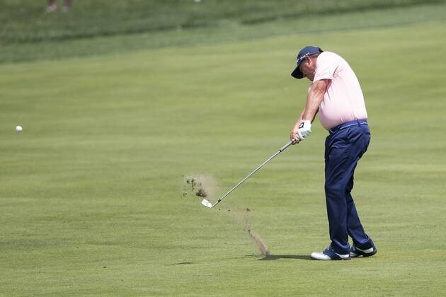 DUBLIN, OH - JUNE 04: PGA Golf Herren golfer Jason Dufner hitting from the fairway during the Memorial Tournament - Final Round on June 4, 2017 at Muirfield Village Golf Club in Dublin, Ohio (Photo by Khris Hale Icon Sportswire) GOLF: JUN 04 PGA - the Memorial Tournament - Final Round Icon170604084 EDITORIAL USE ONLY