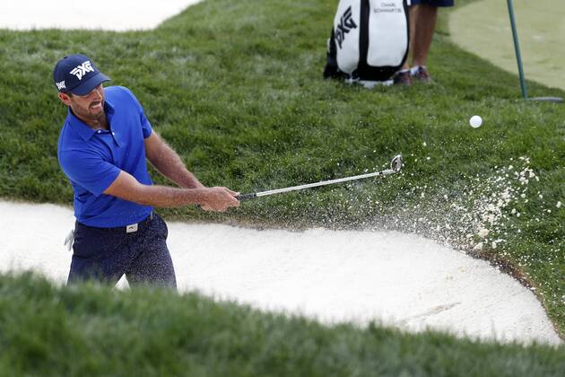 DUBLIN, OH - JUNE 04: PGA Golf Herren golfer Charl Schwartzel hits out of a bunker on the 4th hole during the Memorial Tournament - Final Round on June 04, 2017 at Muirfield Village Golf Club in Dublin, Ohio (Photo by Brian Spurlock Icon Sportswire) GOLF: JUN 04 PGA - the Memorial Tournament - Final Round Icon1706040324 EDITORIAL USE ONLY
