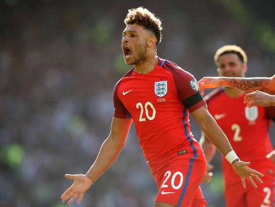 Bilder des Tages - SPORT England s Alex Oxlade-Chamberlain celebrates scoring his sides opening goal during the FIFA World Cup WM Weltmeisterschaft Fussball Qualifying match at Hampden Park Stadium, Glasgow Picture date 10th June 2017. Picture credit should read: David Klein Sportimage EDITORIAL USE ONLY. No use with unauthorised audio, video, data, fixture lists, club league logos or live services. Online in-match use limited to 120 images, no video emulation. No use in betting, games or single club league player publications.