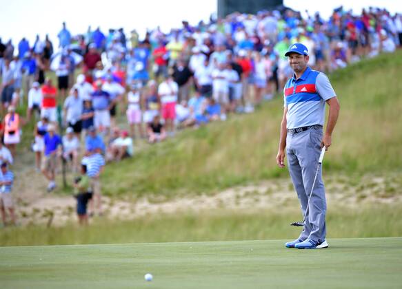 Sergio Garcia reacts to a missed putt on the 9th green during round 1 of the 117th U.S. Open golf tournament at Erin Hill golf course in Erin, Wisconsin on June 15, 2017.  WIS20170615345 KEVINxDIETSCH
