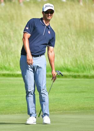 Adam Scott reacts to a missed putt on the 10th green during round 1 of the 117th U.S. Open golf tournament at Erin Hill golf course in Erin, Wisconsin on June 15, 2017.  WIS20170615352 KEVINxDIETSCH