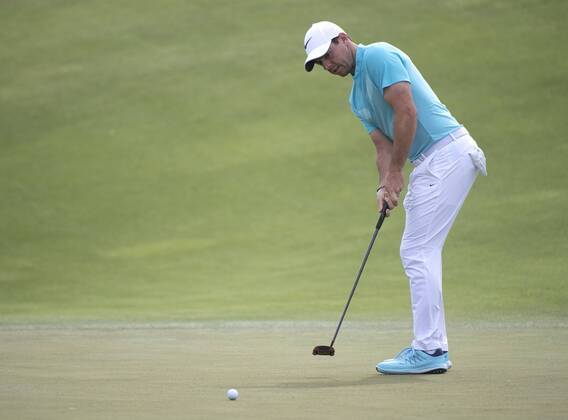 Rory McIlroy putts on the 12th green during round 2 of the 117th U.S. Open golf tournament at Erin Hill golf course in Erin, Wisconsin on June 16, 2017.  WIS20170616307 KEVINxDIETSCH