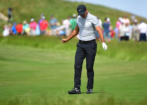Jason Day reacts to a chip not he 17th hole during round 2 of the 117th U.S. Open golf tournament at Erin Hill golf course in Erin, Wisconsin on June 16, 2017.  WIS20170616325 KEVINxDIETSCH