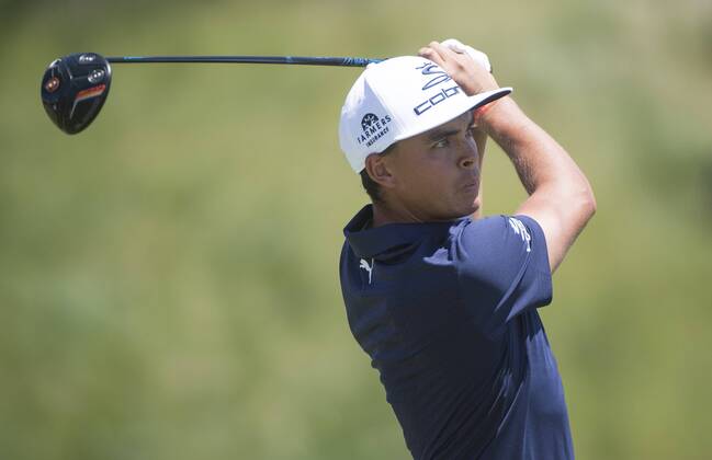 Rickie Fowler hits off the 1st tee during round 2 of the 117th U.S. Open golf tournament at Erin Hill golf course in Erin, Wisconsin on June 16, 2017.  WIS20170616340 KEVINxDIETSCH